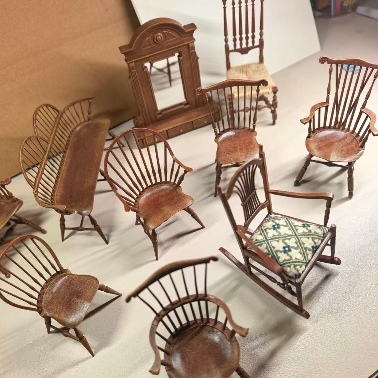 Zestaw krzeseł Windsor w skali – Dollhouse Furniture Set recenzja i cena